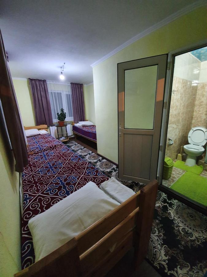 Rahat Guesthouse Jyrgalan Extérieur photo